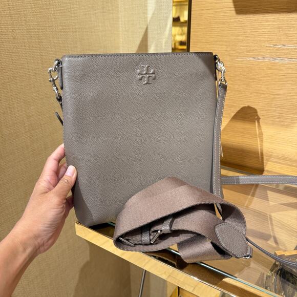 Last 2 ‼️Tory Burch 170475 Thea Swingpack Crossbody Wild Mushroom $450 - Picture 10 of 16